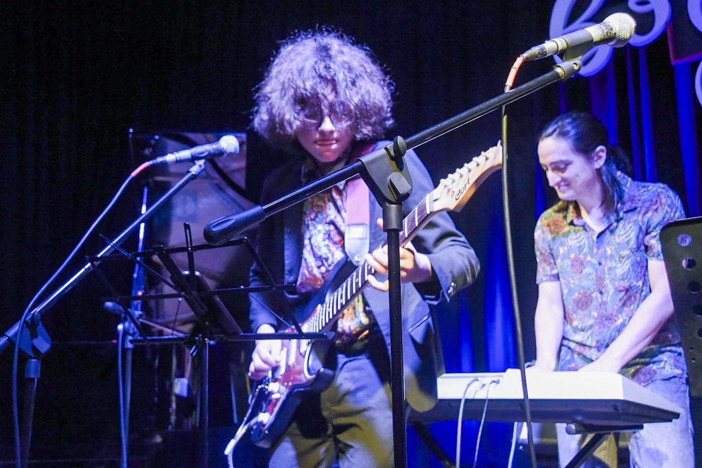 Clases de guitarra criolla y eléctrica en ECM